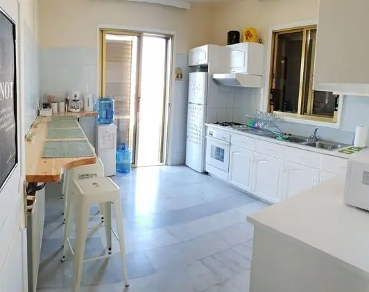 Ortak Ranzalı Oda, Sadece kadınlar için, Ortak Banyo