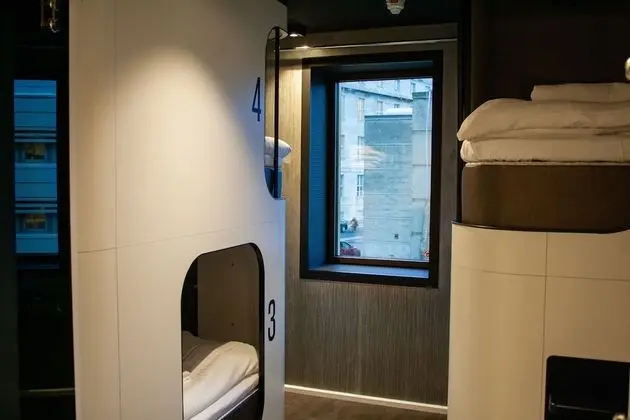 4 Bed private room