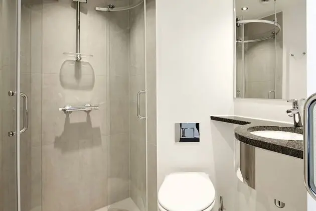 4 Bed private room