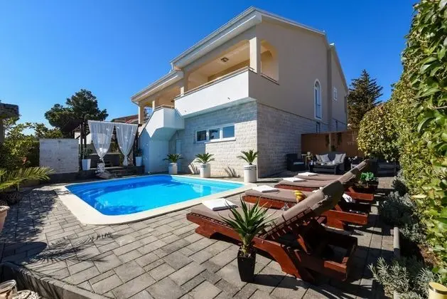 Villa, Sigara İçilebilir