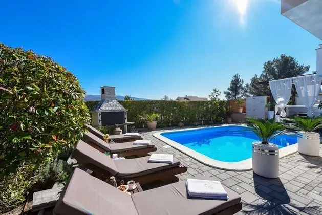 Villa, Sigara İçilebilir