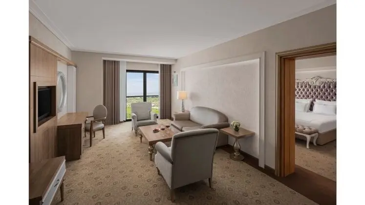 Suit Oda Yılbaşı Paketi Orta Masa