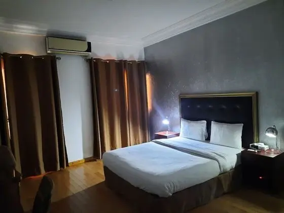 Standard Tek Büyük Yataklı Oda