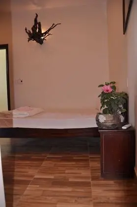 Dört Kişilik Oda, Avlu Manzaralı