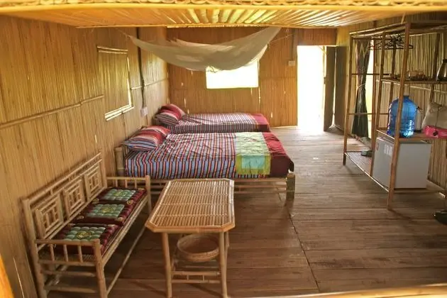 Traditional Kulübe, Birden Çok Yatak, Nehir Manzaralı