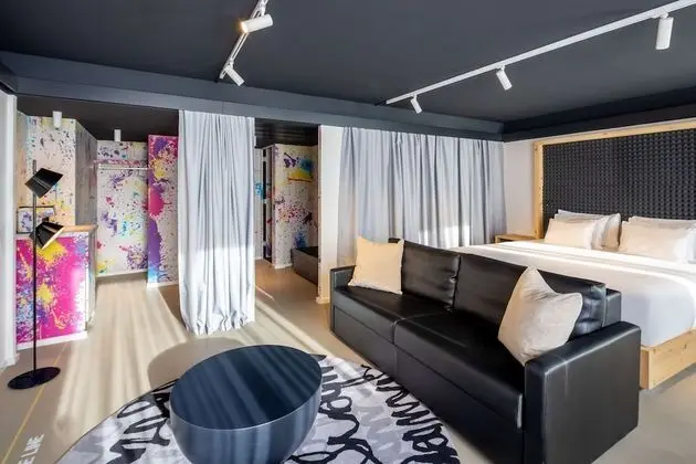 Premium Oda (nhow Gallery Suite)