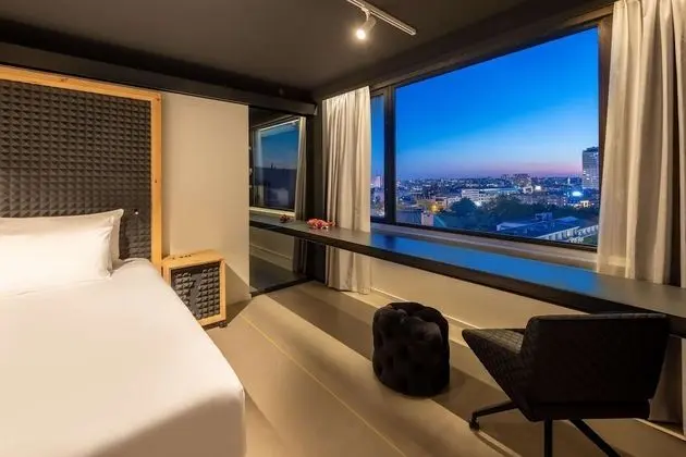 Premium Oda (nhow Gallery Suite)