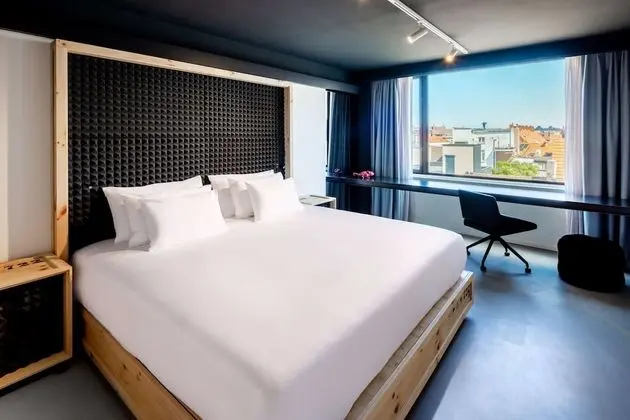 Premium Oda (nhow Skyline View, extra Bed 2Ad+1Ch)