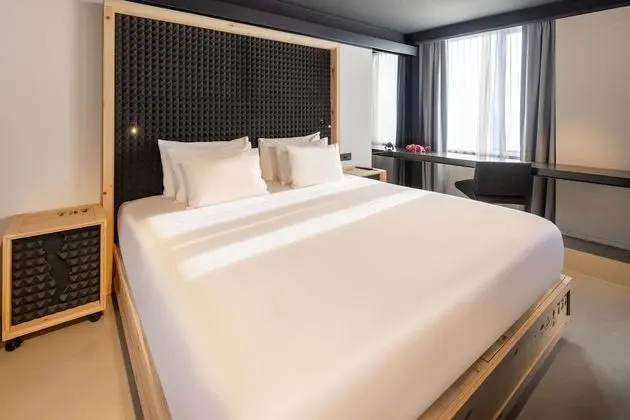 Premium Oda (nhow Skyline View, extra Bed 2Ad+1Ch)