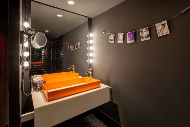 Premium Oda (nhow Skyline View, extra Bed 3 Adults)