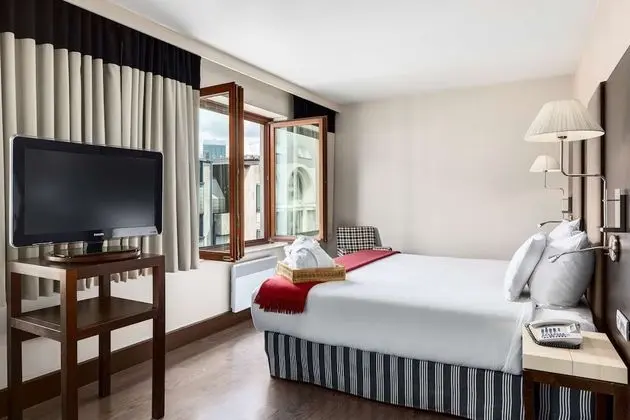 Junior Süit (Extra Bed 3 adults)