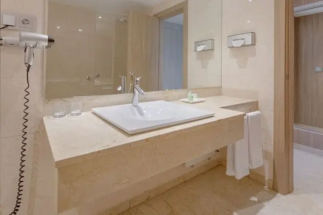 Standard Tek Büyük Yataklı Oda