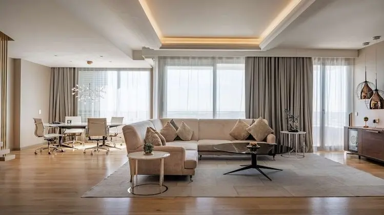 Junior Süit, Teras (View, VIP Level Lounge Access)