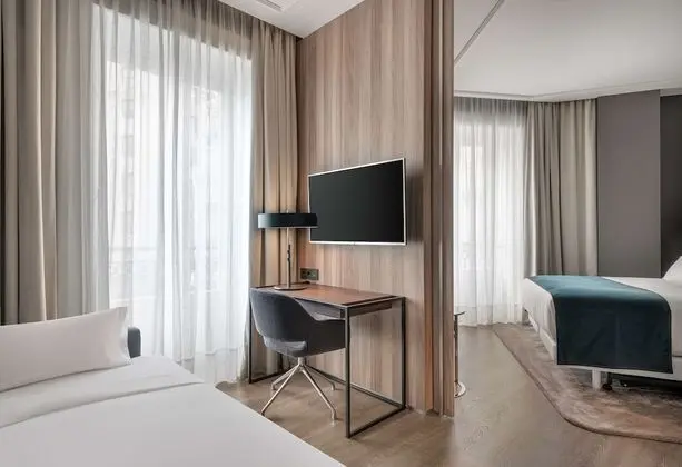 Junior Süit (Gran Via View | Extra Bed 3 Adults)
