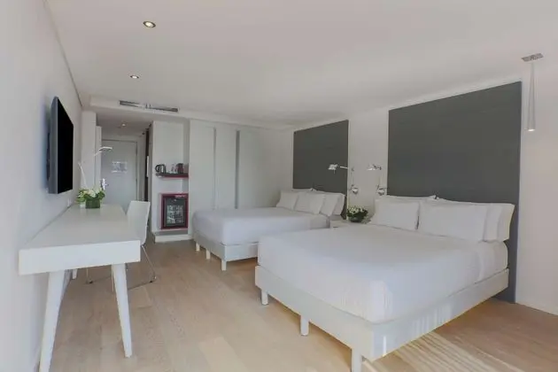 Premium Oda (2 Double Beds)