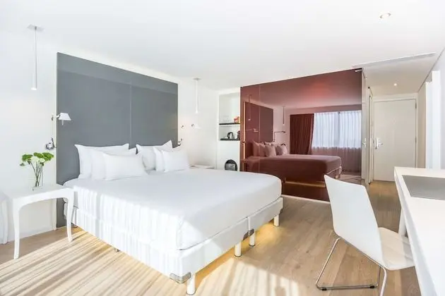 Premium Oda (2 Double Beds)