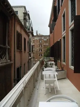 Premium Oda, Manzaralı (Partial Canal View)