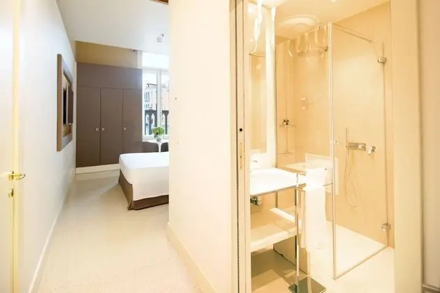 Superior Oda, Kanal Manzaralı (Partial Canal View)