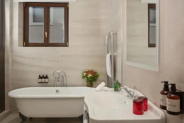 Junior Süit (Extra Bed 3 adults)