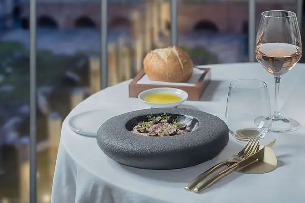 Junior Süit (ExtraBed 2adlts+ 1chld, ForiImperiali)