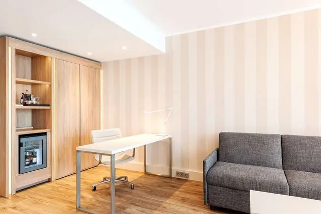 Junior Süit, Avlu (Extra Bed 2 adults + 1 child)