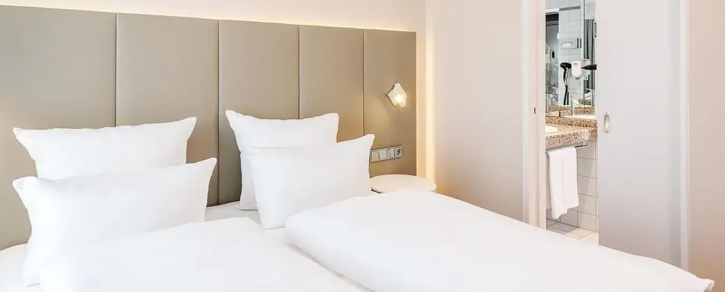 Junior Süit, Avlu (Extra Bed 2 adults + 1 child)