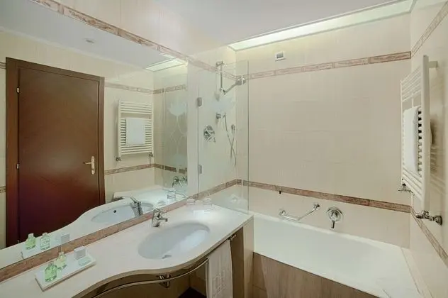 Junior Süit (Extra Bed 2 Adults + 1 Child)