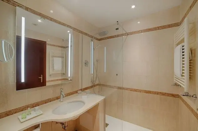 Junior Süit (Extra Bed 2 Adults + 1 Child)