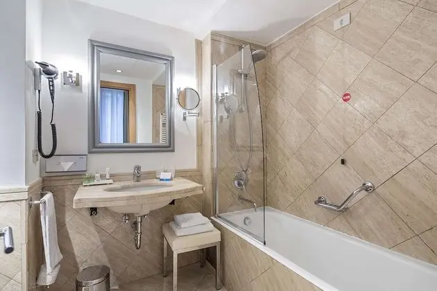 Junior Süit (Extra Bed 2 adults + 1 child)