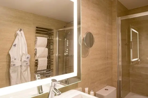 Junior Süit (Extra Bed 2 adults + 1 child)