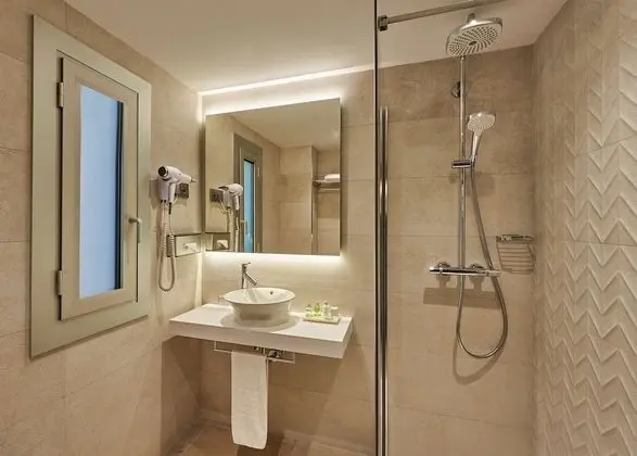 Junior Süit, Teras (Extra Bed 2 adults + 1 child)
