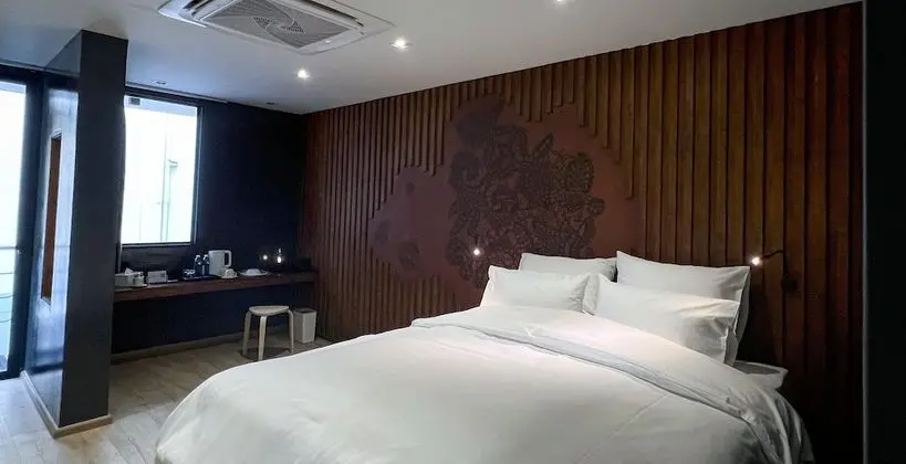 Deluxe Tek Büyük Yataklı Oda