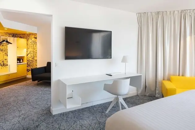 NHOW Sea View Suite (Extra Bed 2 adults and 2 children)