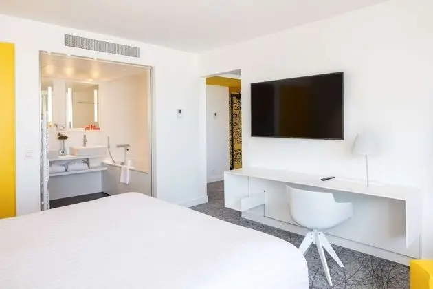 NHOW Sea View Suite (Extra Bed 2 adults and 2 children)