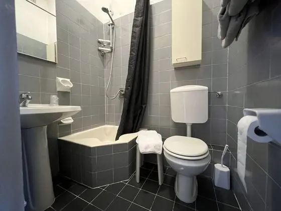 Basic Tek Büyük Yataklı Oda