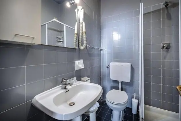 Basic Tek Büyük Yataklı Oda