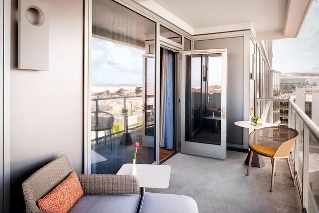 Oda, 1 En Büyük (King) Boy Yatak, Sigara İçilmez, Balkon