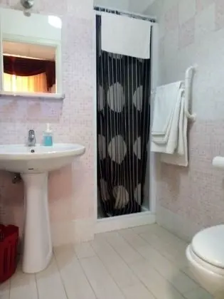 Tek Kişilik Oda, Ortak Banyo