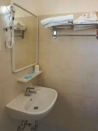 Üç Kişilik Oda