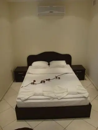 Tek Büyük Yataklı Oda, Havuz Manzaralı