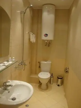 Tek Büyük Yataklı Oda, Havuz Manzaralı