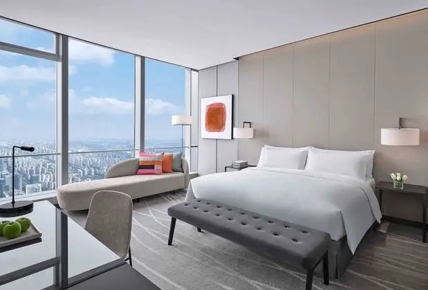 Deluxe Oda, 1 Büyük (Queen) Boy Yatak (N1)