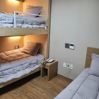 Ortak Ranzalı Oda, Sadece erkekler için, Sigara İçilmez