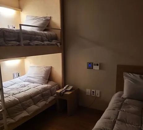Ortak Ranzalı Oda, Sadece erkekler için, Sigara İçilmez