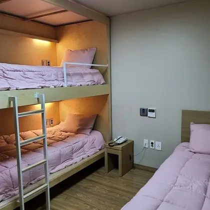 Ortak Ranzalı Oda, Sadece kadınlar için, Sigara İçilmez