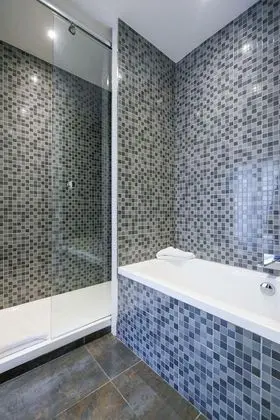 Junior Süit, Bahçeli