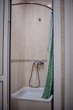 Tek Büyük veya İki Ayrı Yataklı Oda, Ortak Banyo