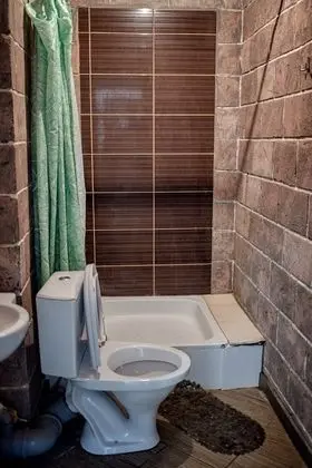 Tek Büyük veya İki Ayrı Yataklı Oda, Ortak Banyo