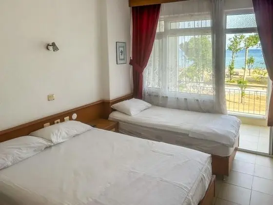 Triple, Deniz veya Bahçe Manzaralı, Balkonlu