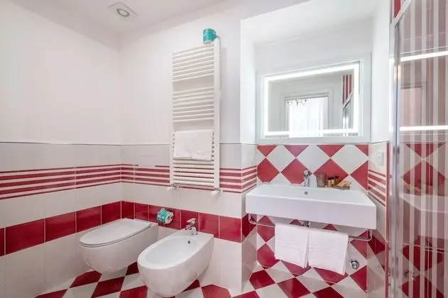 Süit, Şehir Manzaralı (Anfore)